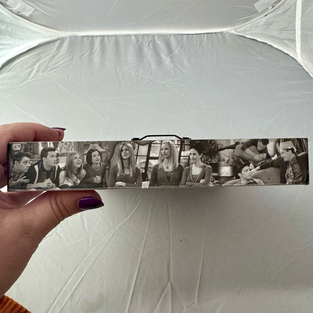 FRIENDS Tv Show Sign, They Don’t Know That We Know They Know We Know 8 x 10 - Picture 5 of 10